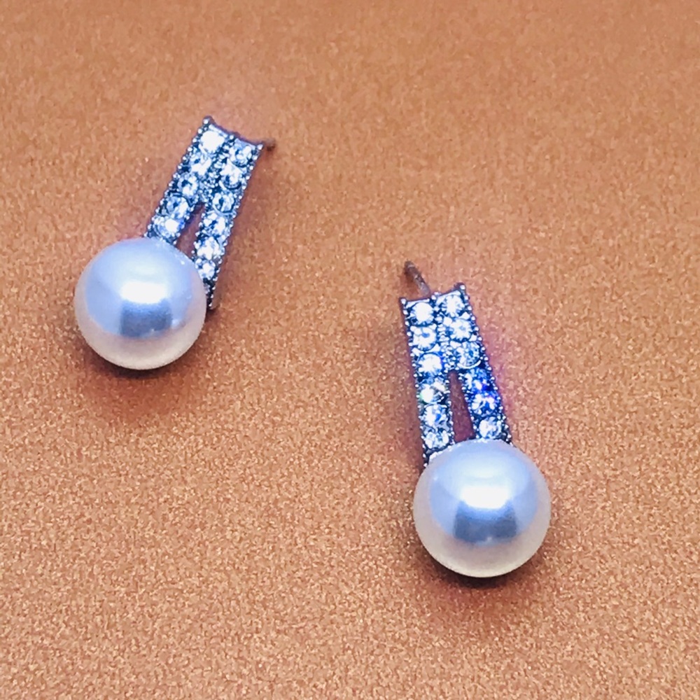 Nice Pearl earring